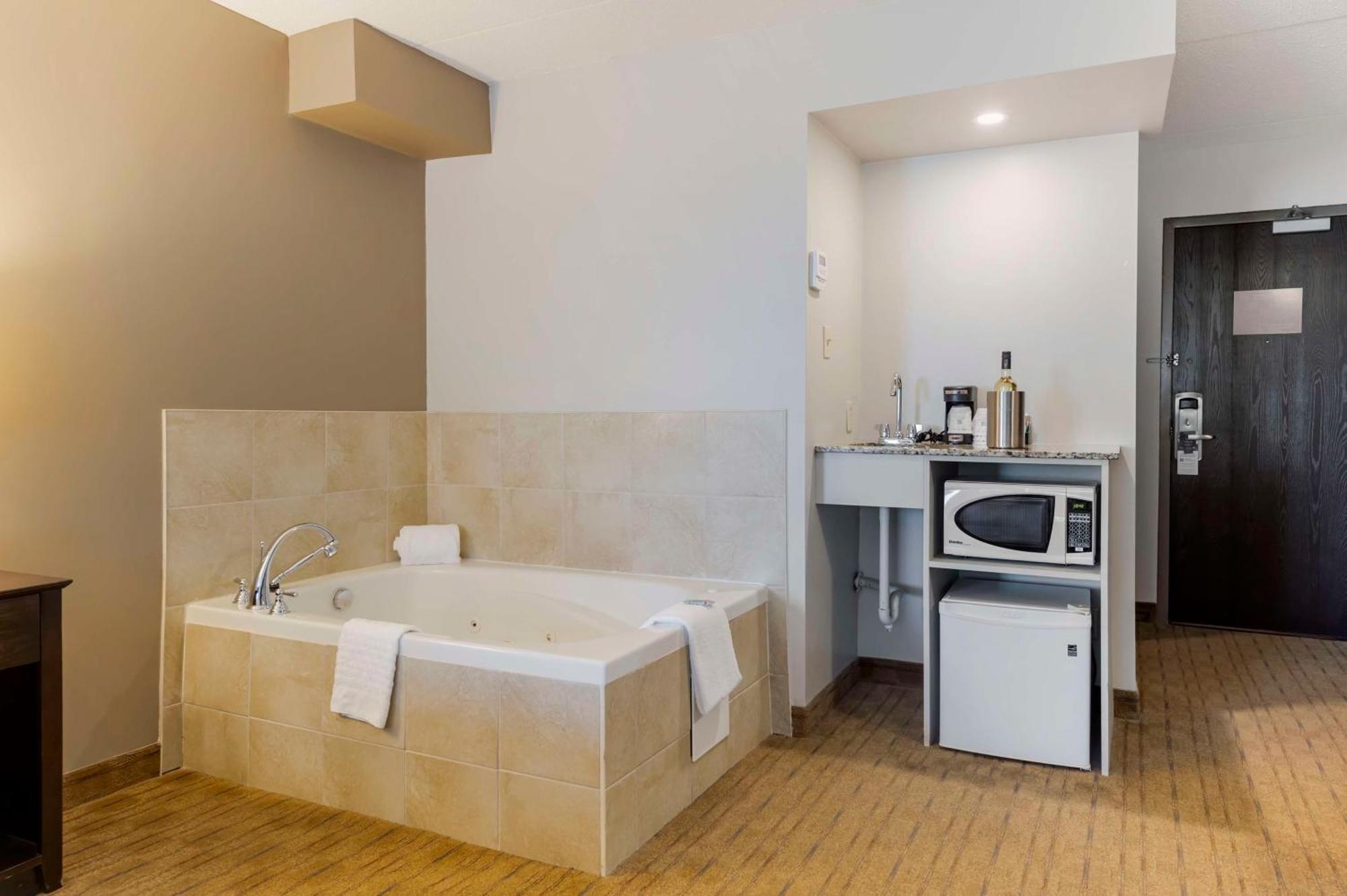 Best Western Pembroke Inn & Conference Centre Екстер'єр фото