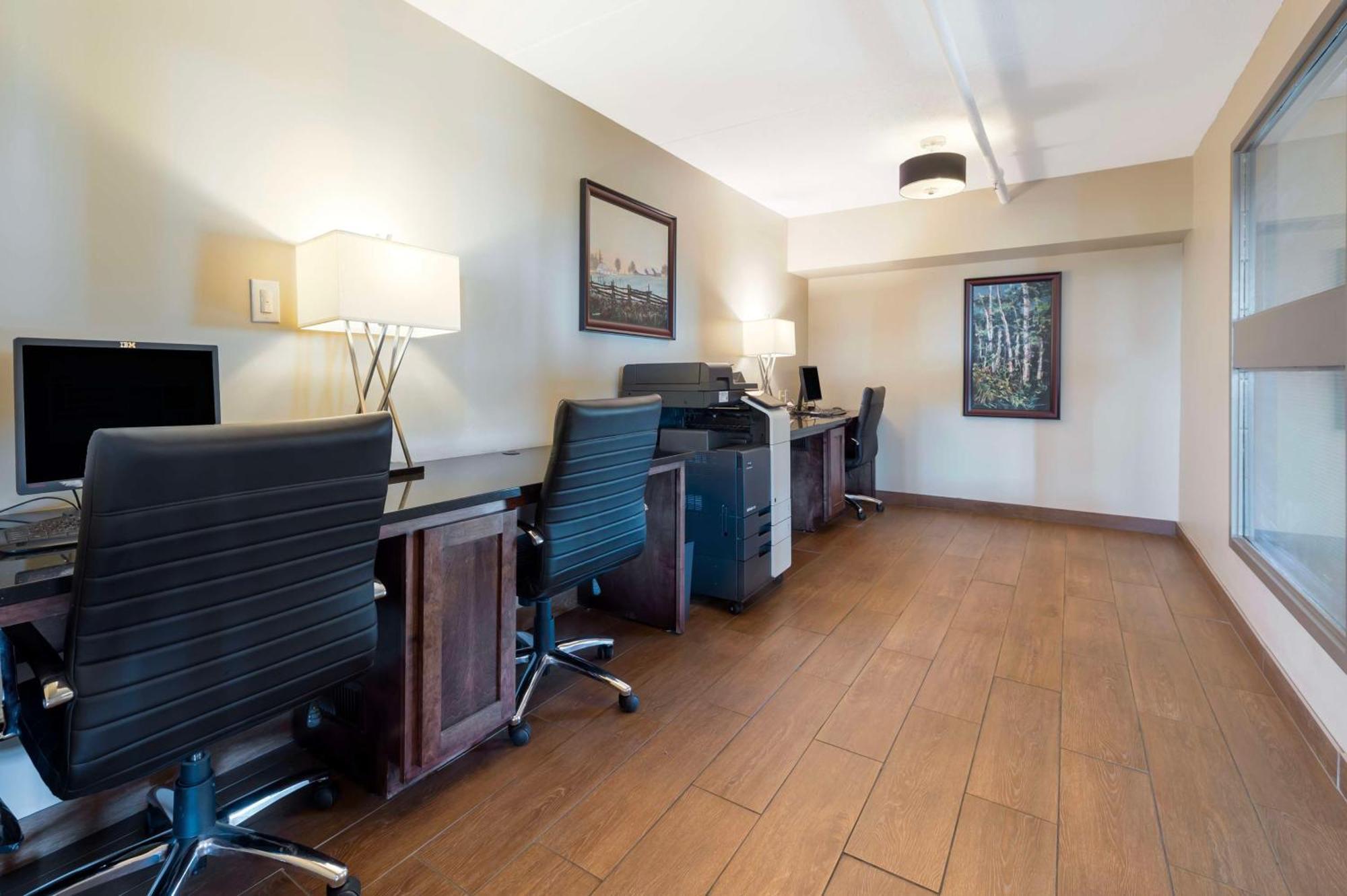 Best Western Pembroke Inn & Conference Centre Екстер'єр фото