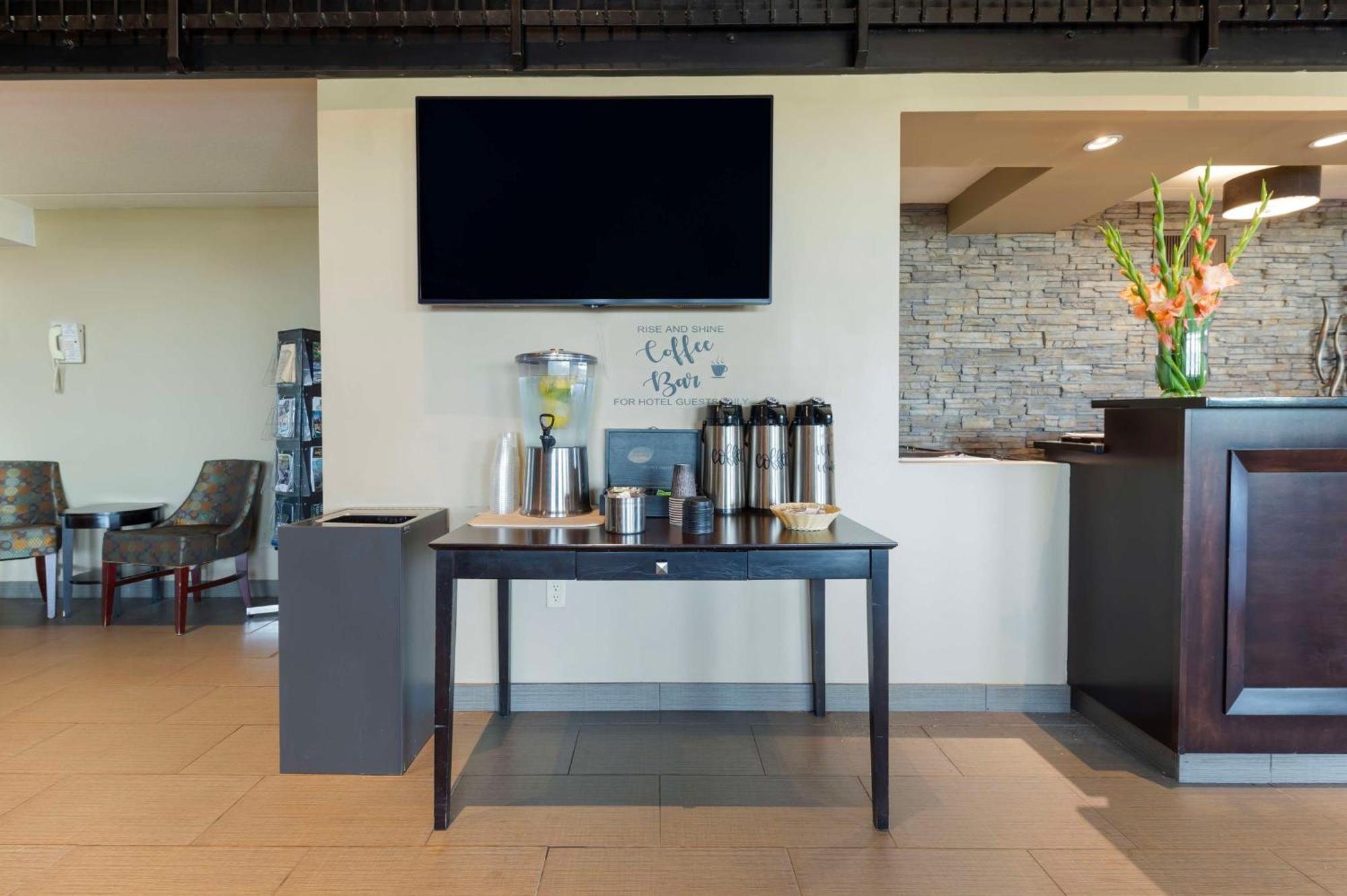 Best Western Pembroke Inn & Conference Centre Екстер'єр фото